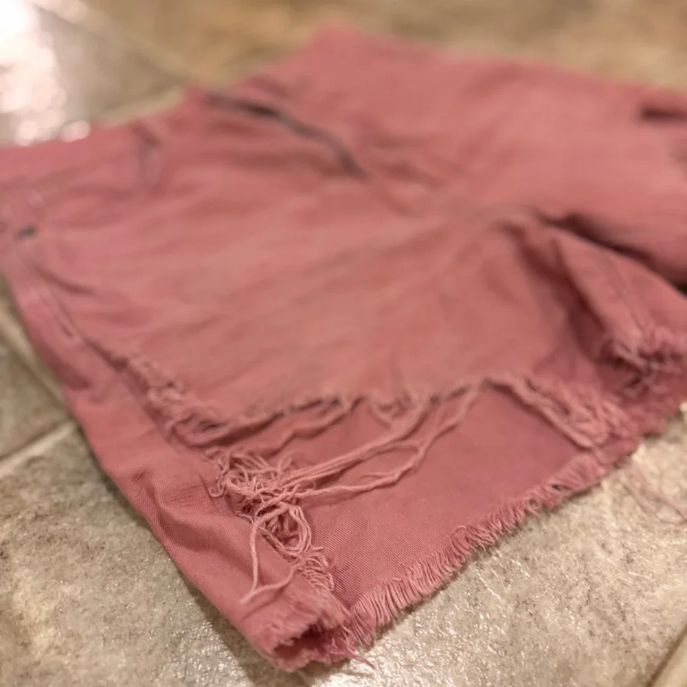 American‎ Eagle Highest Rise Mom Shorts Rose Pink Distressed Denim Womens Size 0